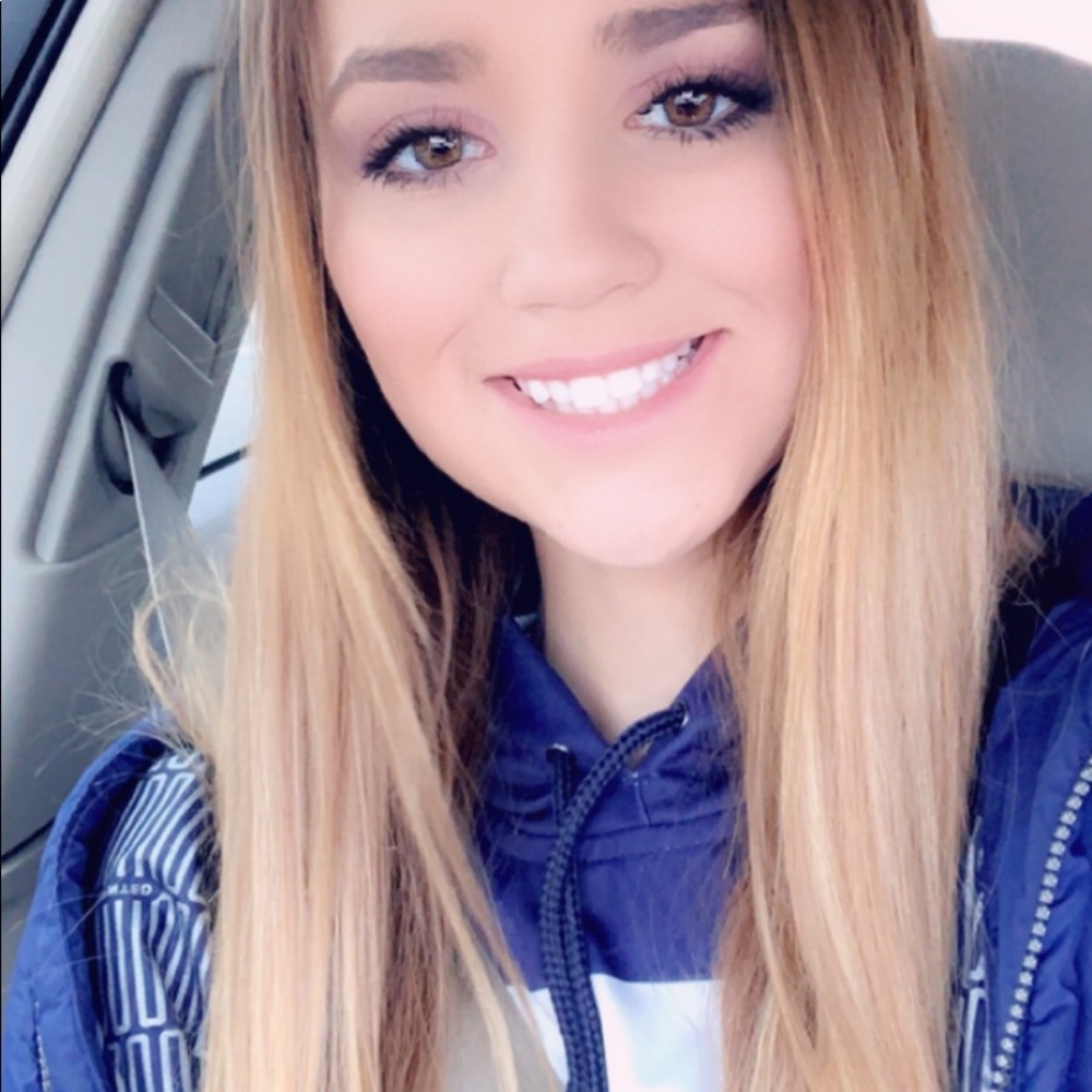 Meet your Posher, Kayla